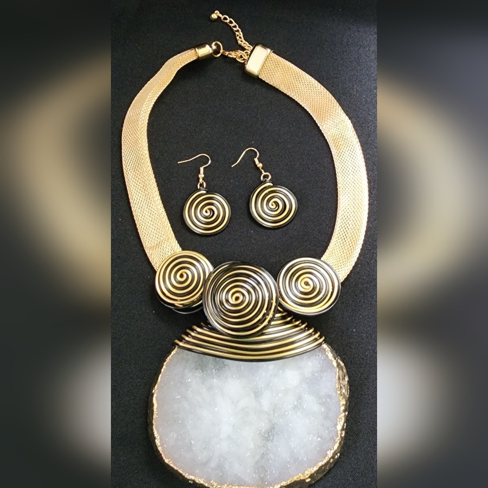 Elegant Gold and Black Spiral Necklace Set New Without Tag.